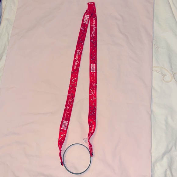 DISNEY PARKS EXCLUSIVE-Holiday Make The Season Bright CUP HOLDER w strap - Picture 1 of 7